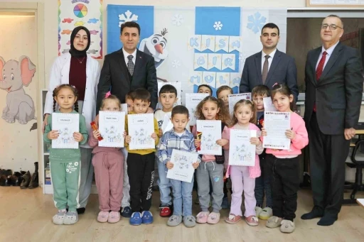 Bilecikli minik öğrenciler ilk karne heyecanı yaşadı
