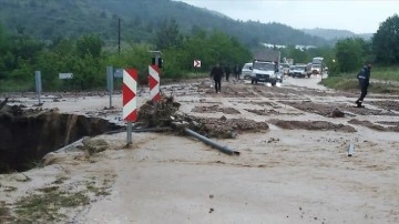 Bilecik'te şiddetli yağış tarım arazilerinde ve yollarda hasara neden oldu