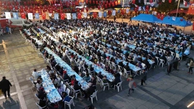 Bin 500 kişilik iftar yemeği gönülleri buluşturuyor
