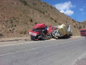 Bingöl’de zincirleme tır kazası:3 yaralı
