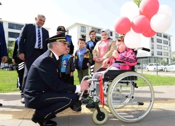 Bingöl Emniyet Müdürlüğü’nden özel çocuklara akülü sandalye hediye edildi
