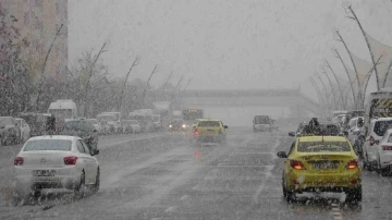 Bingöl merkezde beklenen kar yağışı başladı
