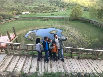 Bingöl’ün doğa harikası yüzen adalar yaz aylarıyla birlikte yeşile büründü
