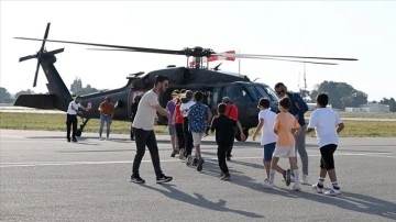 "Bir Çocuk Gelsin Bir Uçağa Dokunsun" projesi 100 bin çocuğa ulaştı