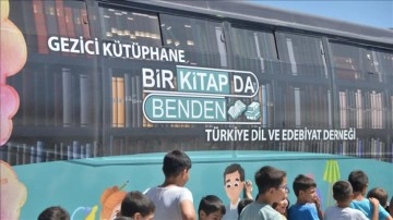 "Bir Kitap da Benden Projesi" ile depremzedelere 300 binden fazla kitap ulaştı