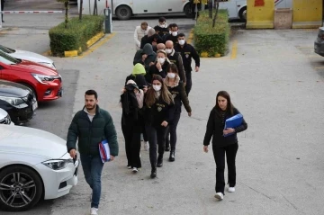 Birçok kişiyi dolandırarak mağduriyet oluşturan 8 şüpheli adliyeye sevk edildi
