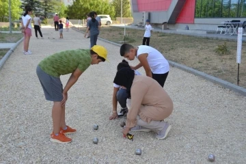 Bocce petank çiftler yarışması
