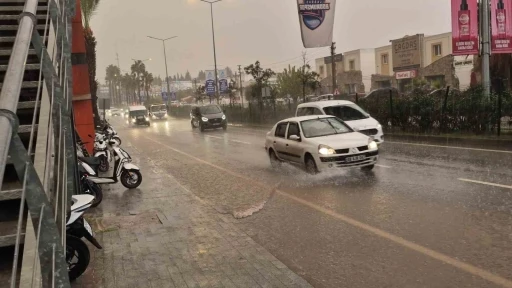 Bodrum’da sağanak yağış etkili oldu
