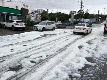 Bodrum’da yol aniden köpürdü
