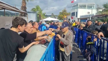 Festivalde 3 ton hamsi dağıtıldı