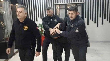 Bolu Belediyesi’ni birbirine katan saldırgan gözaltına alındı
