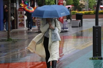 Bolu’da aralıklarla sağanak etkili oluyor
