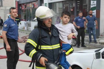 Bolu’da elektrik panosu patladı, dumana boğulan apartmanda 5’i çocuk 15 kişi dumandan etkilendi
