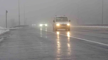 Bolu Dağı’nda sis ve karla karışık yağmur etkili oluyor
