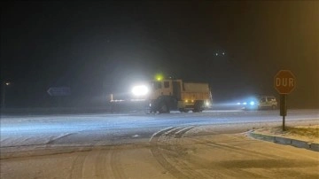 Bolu Dağı'nda kar yağışı etkili oluyor