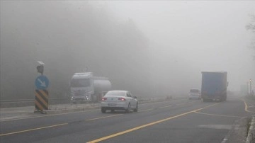 Bolu Dağı'nda sis görüş mesafesini düşürdü