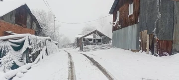 Bolu’nun yüksekleri beyaza büründü
