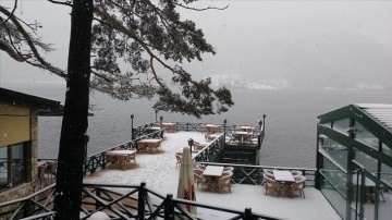 Bolu ve Düzce'de nisan sonunda kar etkili oldu