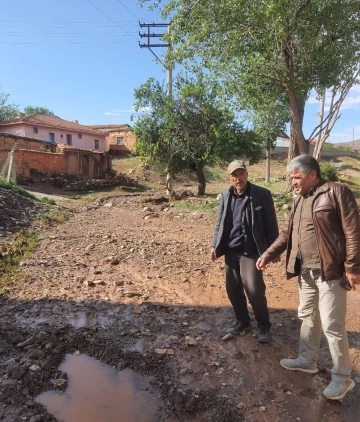 Bolvadin’de sağanak yağış hayatı olumsuz etkiledi
