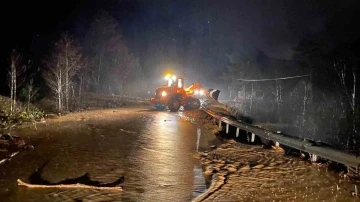 Borçka’da selde cemaat camide mahsur kaldı