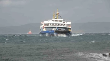 Bozcaada ve Gökçeada’ya tüm feribot seferleri iptal edildi