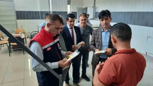 Bozkırda yeni hasat ballar paketlenmeye başladı
