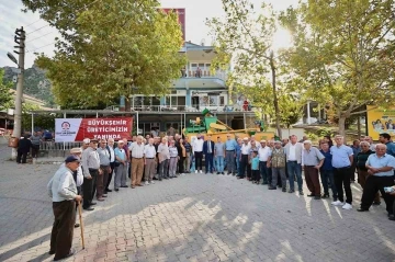 Bozkurtlu çiftçilere tohum eleme makinesi ve katı gübre dağıtma römorku hibe edildi
