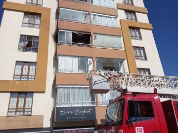 Bir apartman dairesinde yangın çıktı