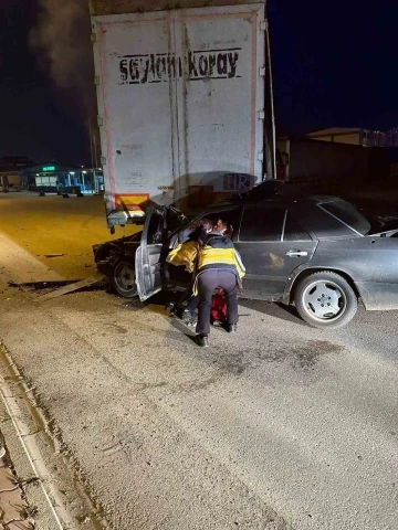 Bozüyük’te otomobil tıra arkadan çarptı; 1 kişi yaralandı
