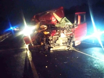 Bozüyük’te süt yüklü tanker ile tır çarpıştı: 3 yaralı
