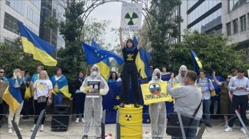 Brüksel'de AB Liderler Zirvesi sırasında Rusya karşıtı protesto