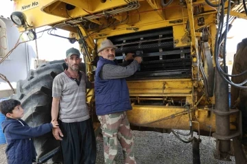 Buğday hasadı öncesi biçerdöverler hazırlanıyor
