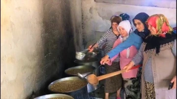 Buldanlılar 30 yıllık aşure geleneği yaşattı
