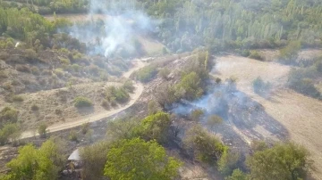 Burdur’da ağaçlık alandaki yangın köylülerin imece usulüyle söndürüldü