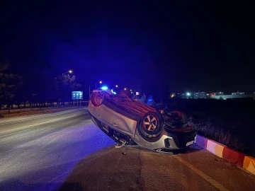 Burdur’da kavşağa kontrolsüz giren aracın çarptığı otomobil takla attı: 2 yaralı
