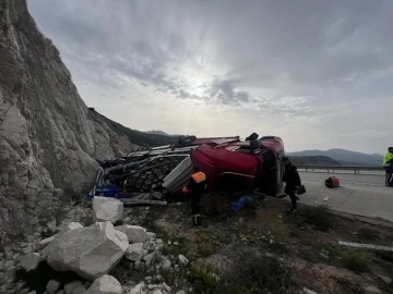 Burdur’da tır şarampole devrildi: 2 yaralı
