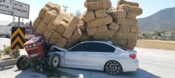 Burdur’da traktör ile otomobil çarpıştı: 3 yaralı
