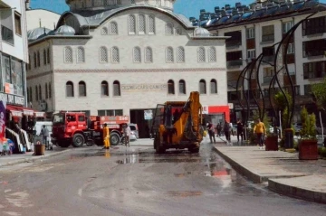 Burdur’da yaşanan selin hasarları giderilmeye çalışılıyor
