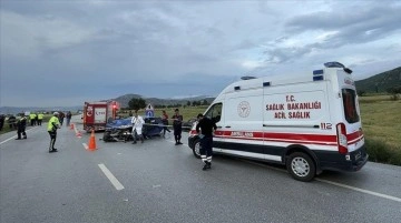 Burdur'da iki otomobilin çarpıştığı kazada 5 kişi öldü, 5 kişi yaralandı