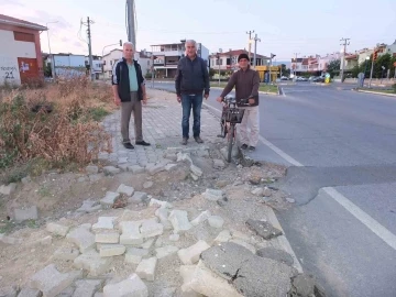 Burhaniye’de bozuk kaldırım kazaya davetiye çıkarıyor
