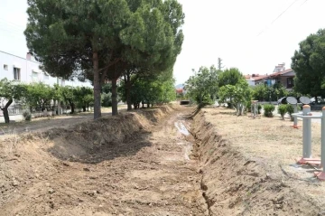 Burhaniye’de dere ve kanal temizliği
