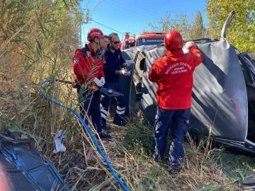 Burhaniye’de direğe çarpan otomobilin sürücüsü yaralandı
