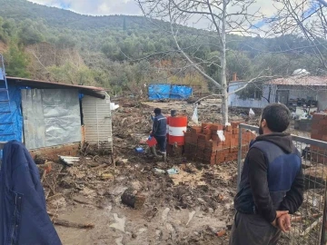 Burhaniye’de selin faturası ağır oldu
