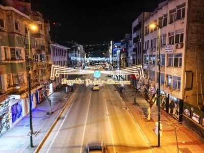 Bursa caddeleri ‘Ramazan’ için süslendi