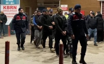 Bursa'da 4 kaçak göçmen daha yakalandı 