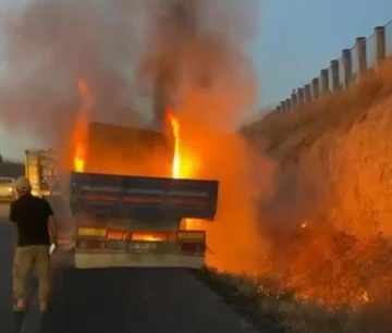 Bursa'da alevlere teslim olan TIR kullanılmaz hale geldi