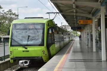 Bursa'da alkollü kadın metroda genç kıza saldırdı 