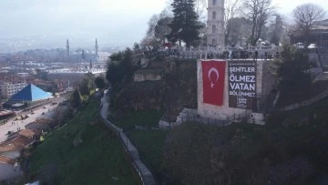 Bursa’da başını kaldırıp o yazıyı okuyan herkes şehitlerimize rahmet diledi 