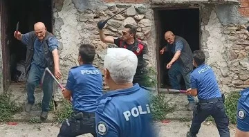 Bursa'da 'Ben peygamberim' diyerek polisi bıçakladı 