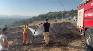 İznik'te Bayraklı Dede Türbesi civarındaki yangın ormanlık alana sıçramadan söndürüldü